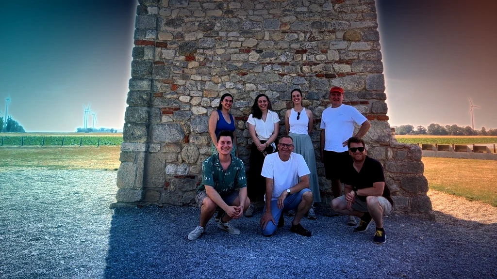 Group photo of the LEGION team at the Heidentor in Carnuntum (Martin Kampel)